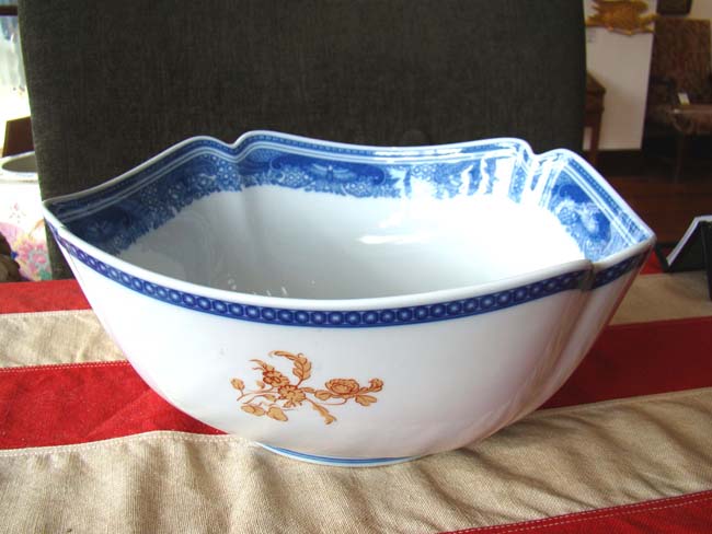 A Chinese Export Style "SOCIETY OF THE CINCINNATI" Presentation Bowl by Mottahedeh